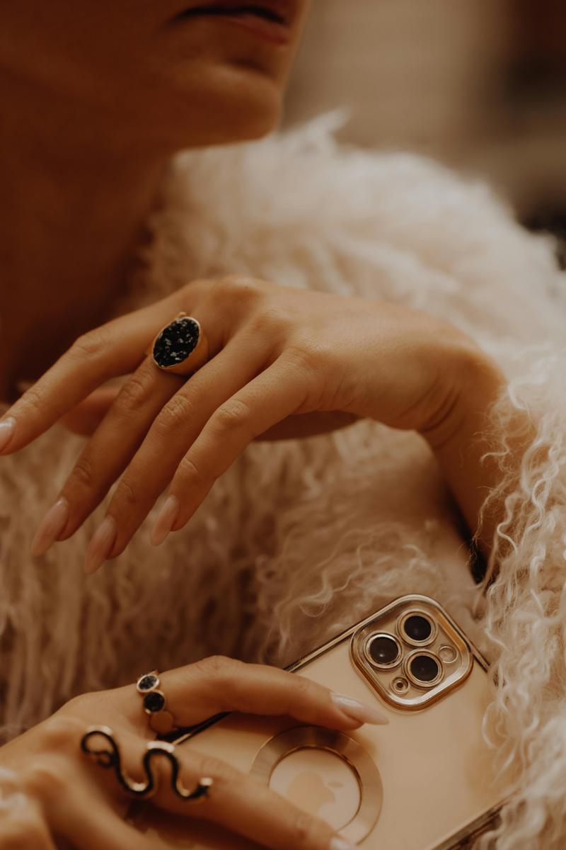 Hand rings